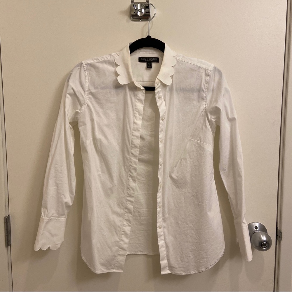 Banana republic white scallop shirt